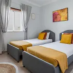 3br With Pool And Ac By The By Lovelystay 아파트 *